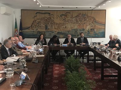 Limitar contratos a termo e criar estímulos para as empresas
