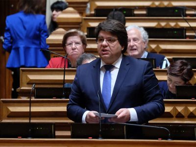 Deputado do PS apresenta relatório na defesa de "preço justo" aos produtores de leite
