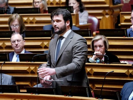 Parlamento defendeu a Constituição ao rejeitar propostas do PSD e CDS