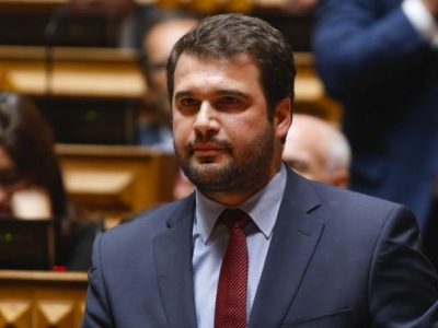 PS vai propor alterações à lei da regularização da Uber e Cabify