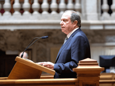 Carlos César