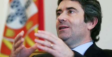 Governo prepara consulados para a era da digitalização