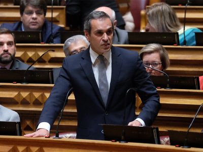 Governo do PS “arregaçou as mangas” e apoiou empresas desde o início