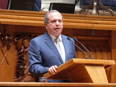 Carlos César salienta convergência com parceiros à esquerda