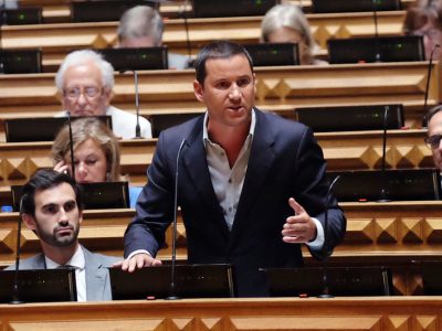 “CDS é amigo de algumas famílias, o PS governa para todas”
