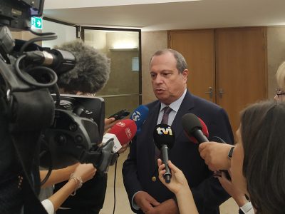 Acordos à esquerda podem ser repetidos