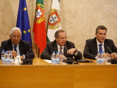 Deputados do PS reúnem-se com António Costa dia 16