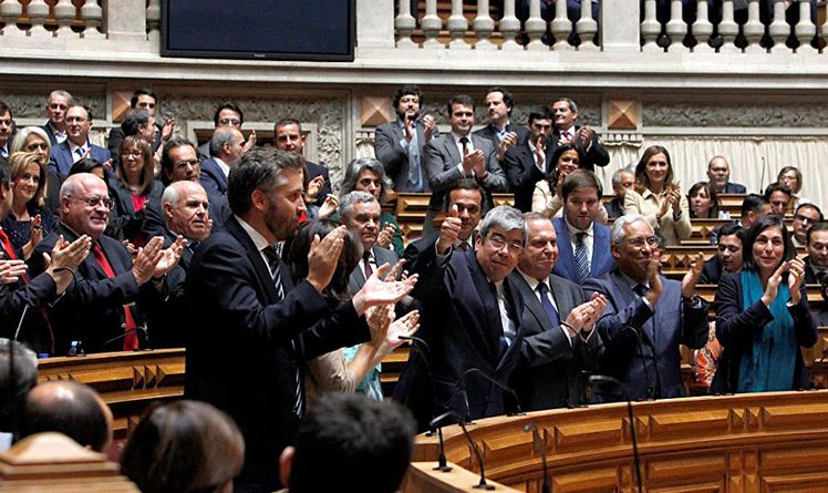 Ferro Rodrigues destaca maior centralidade do Parlamento e abertura aos cidadãos