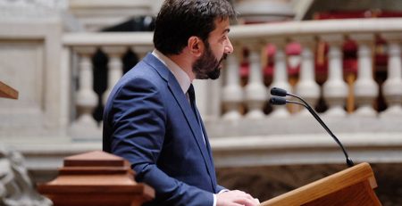 Mais de 200 mil adultos voltaram a estudar nesta legislatura