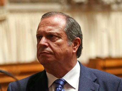 Carlos César
