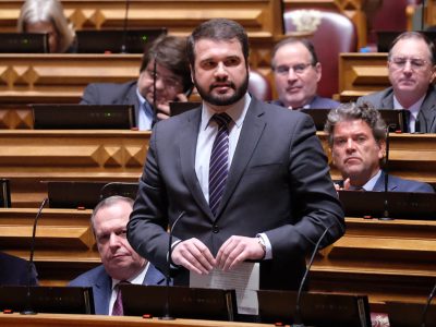 PS quer dialogar com partidos para proibir donativos anónimos no ‘crowdfunding’
