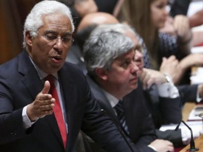 Costa afirma que “estamos a vir do fundo dos infernos relativamente ao sistema de transportes públicos”