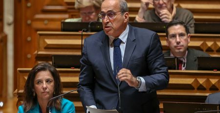 PS congratula-se com um Portugal “com uma economia a crescer e em convergência”