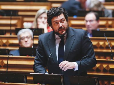 PS quer proibir publicidade institucional no momento em que são conhecidos os candidatos
