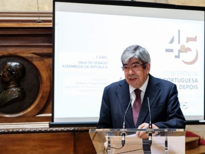 Ferro Rodrigues salienta importância dos parlamentos para o aprofundamento da democracia