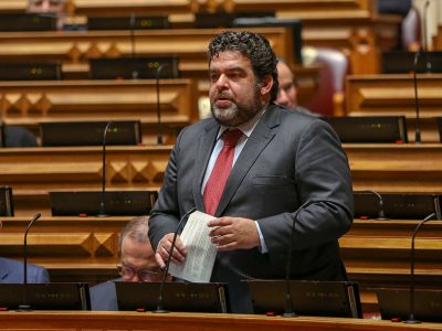 CDS é “pródigo na proclamação, mas parco na legislação”