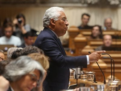 Governo assegura abastecimentos essenciais e pondera alargar serviços mínimos
