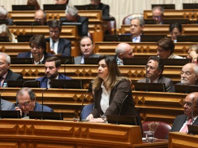 Governo do PS acabou com «passaporte para o despedimento» na função pública