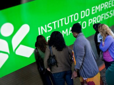 Número de desempregados no centros de emprego cai 15% em março para 333,8 mil - IEFP