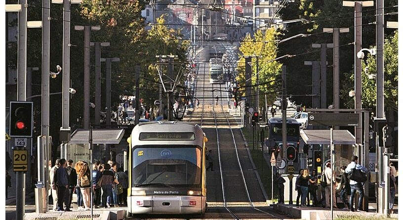 Costa anuncia 800 ME para transportes na Área Metropolitana do Porto
