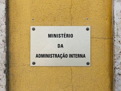 Portugal disponível para acolher até 10 dos 64 migrantes "presos" no Mediterrâneo