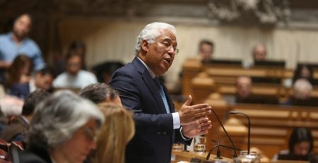 Costa avisa BE e PCP que a prioridade é a revogação da atual lei de Bases da Saúde