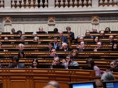 Projeto do PS para conciliar vida profissional e familiar aprovado por unanimidade