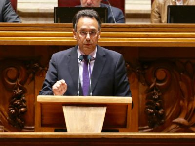 PSD quer “infernizar permanentemente” a escola pública