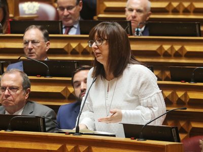 Enquanto uns criticam, Governo do PS dá respostas