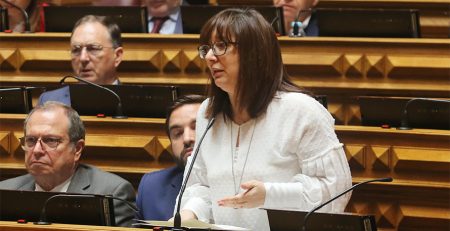 Enquanto uns criticam, Governo do PS dá respostas