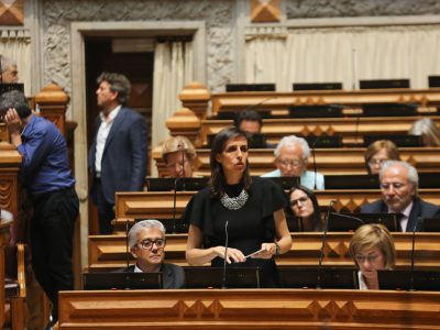 Socialistas criticam “atitude populista” do PSD face à saúde