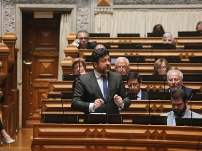 Novo regime dos deputados é “solução equilibrada”
