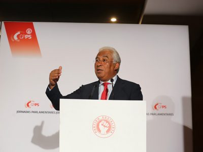 Governo do PS olhou pelo presente com os olhos no futuro