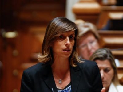 CDS-PP quer manter lei de Cavaco Silva que privilegia o setor privado
