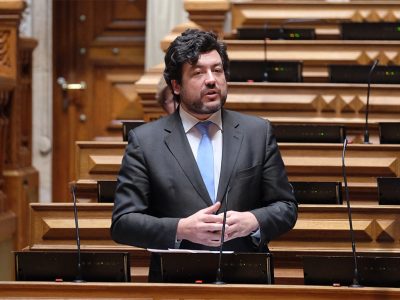 PS pede consenso em torno do pacote da transparência