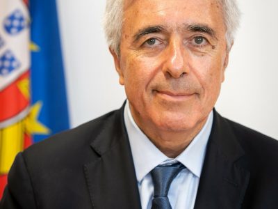 Governo garante estar prevista a admissão de mais técnicos de diagnóstico