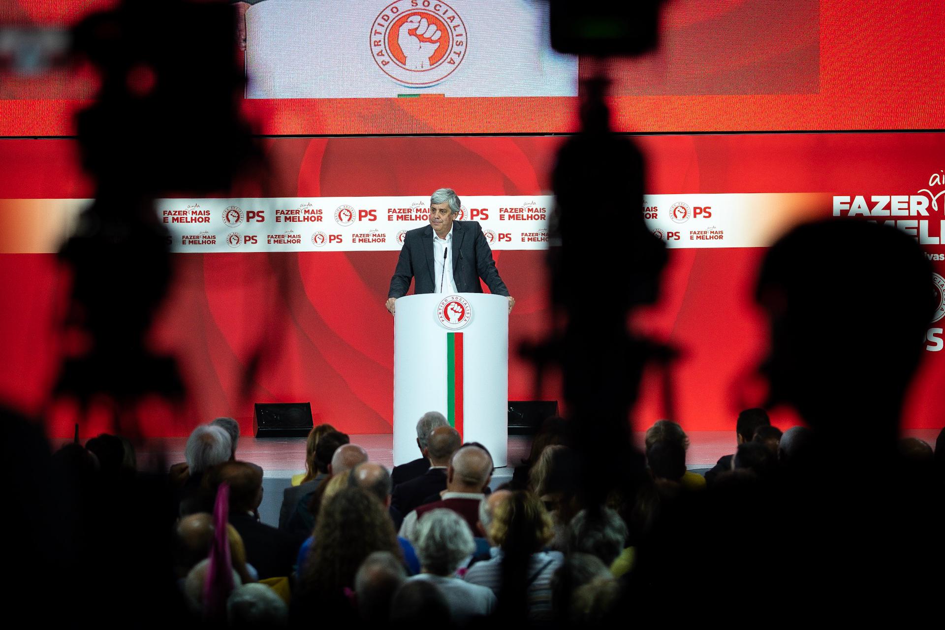 Centeno fala em Portugal “campeão do crescimento” e critica “fábula” do PSD