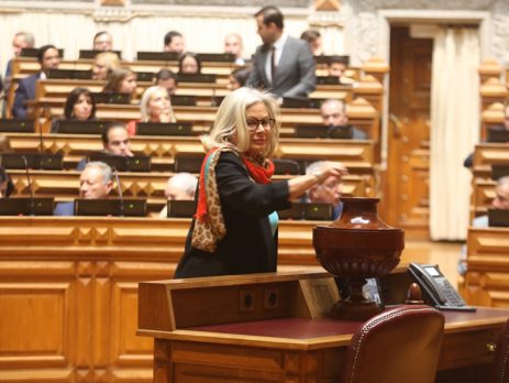 Edite Estrela é a primeira mulher socialista eleita primeira vice-presidente da AR