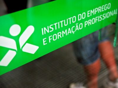 Número de desempregados inscritos caem 11% em setembro e são quase metade de há 4 anos