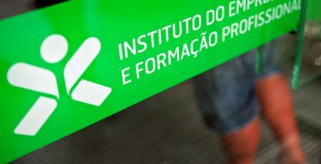 Número de desempregados inscritos caem 11% em setembro e são quase metade de há 4 anos