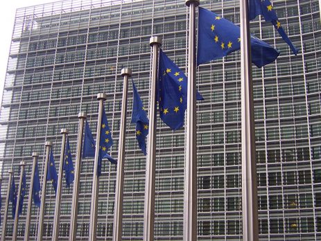Bruxelas prevê crescimento acima da estimativa do Governo