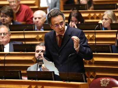 PS defende aposta na era digital dentro do “escrutínio democrático”