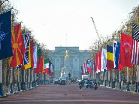 António Costa entre líderes de 30 países em Londres