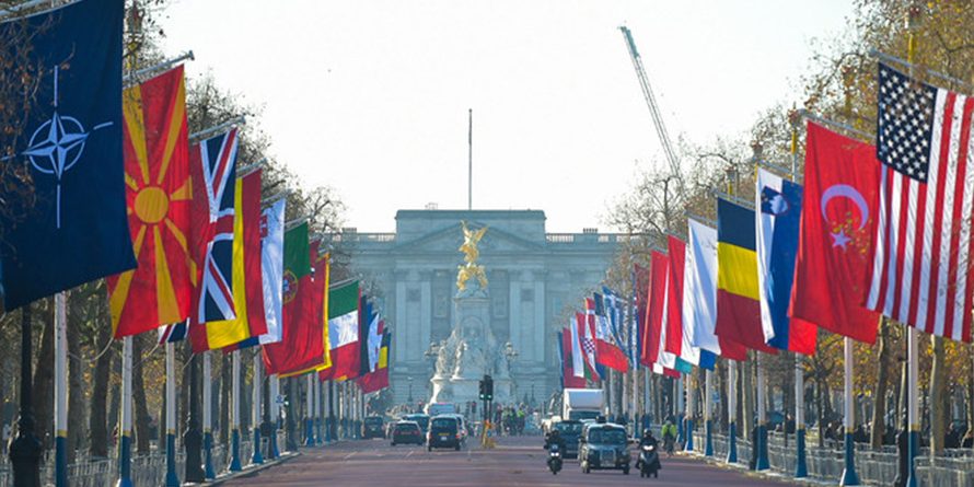 António Costa entre líderes de 30 países em Londres