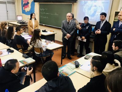 Escola tem papel crucial na utilização segura da Internet