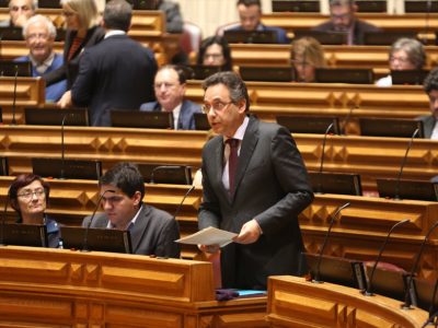 Governo e PS têm como prioridade reforçar a autonomia das escolas