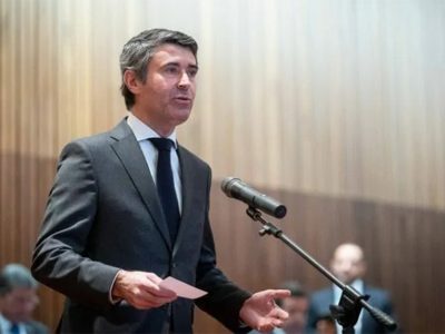 PS destaca resultados positivos no combate à pandemia mas lembra que confinamento ainda é essencial