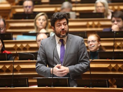 Estado de emergência não impede a democracia de funcionar