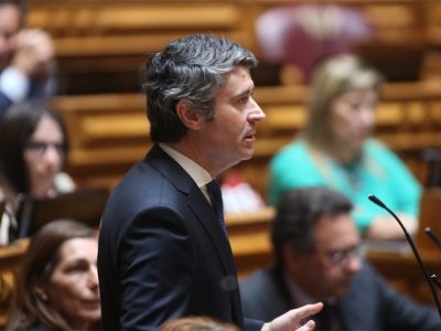 Governo equilibra respiração da sociedade com respiração económica