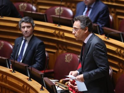 PS elogia docentes que têm feito “das tripas coração”